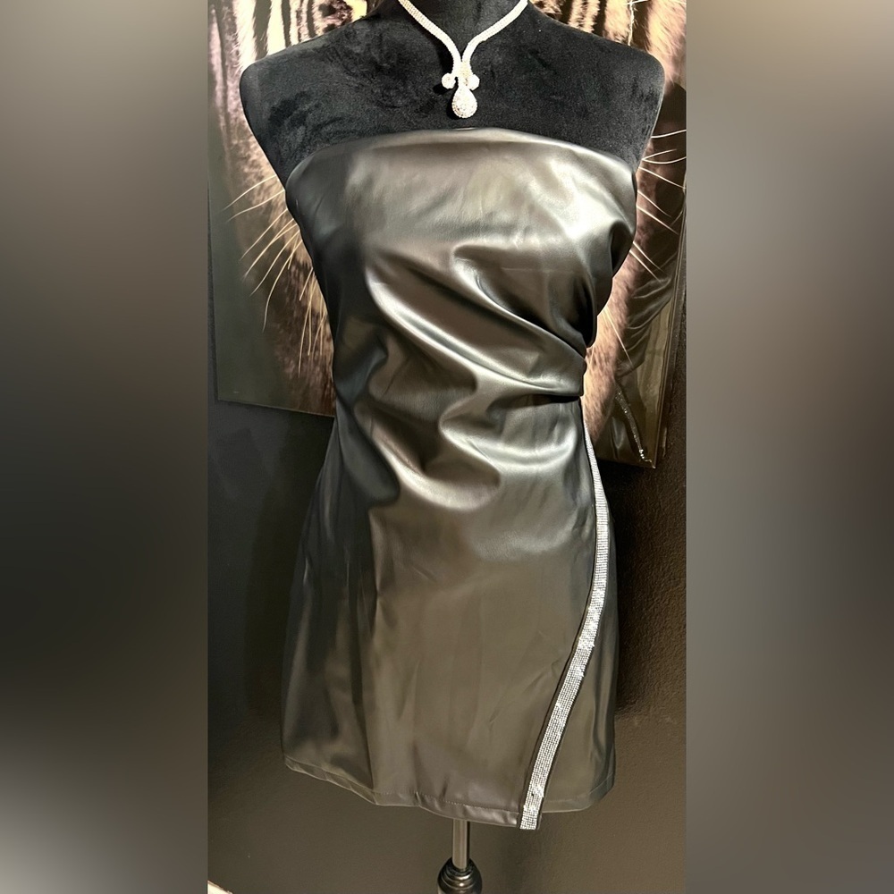 🖤🖤Asymmetrical Hem Faux Leather Strapless Dress🖤🖤SZ M 🖤NWOT - Picture 4 of 14
